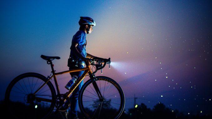 Kaip išsirinkti geriausius dviračio žibintus važiuojant tamsoje
