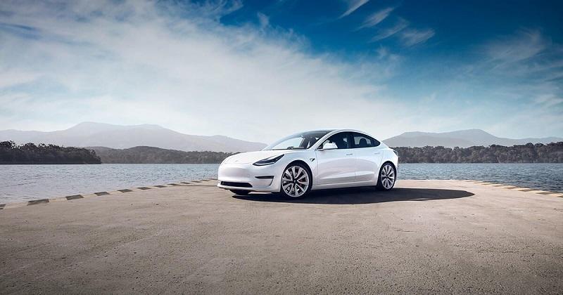 Tesla atšaukia 12 000 elektromobilių, kuriems kilo problemų dėl Full Self-Driving beta versijos